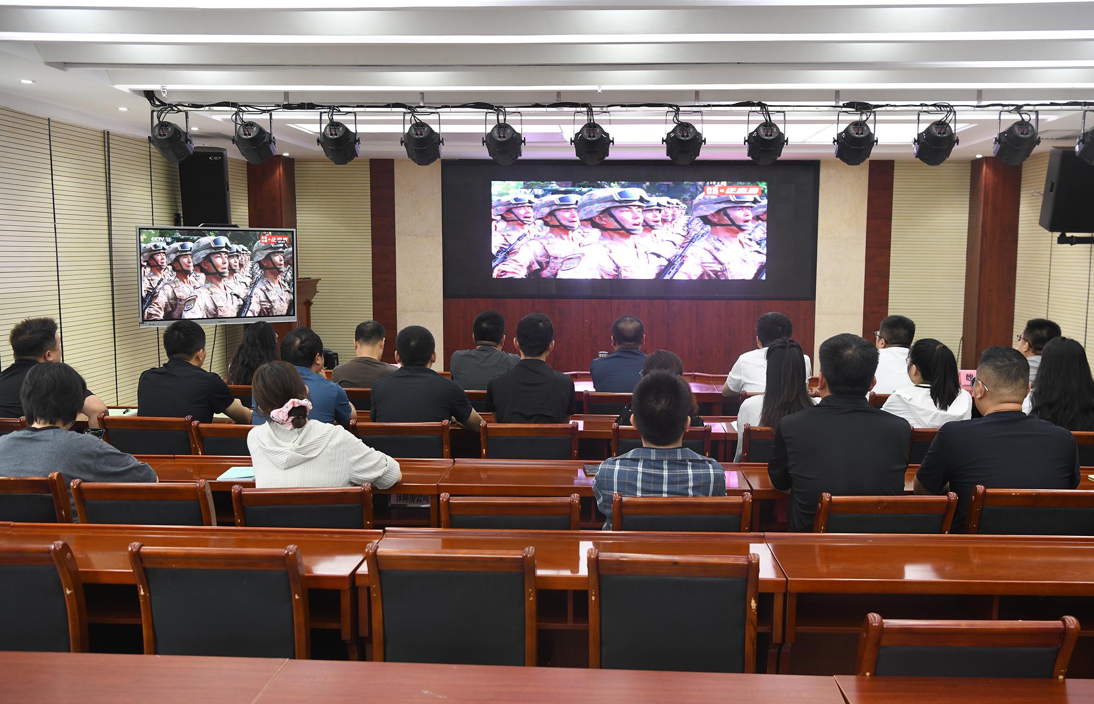 銘記光輝歷史 汲取奮進(jìn)力量 ——市城投公司黨委組織集中觀看紀(jì)念抗日戰(zhàn)爭(zhēng)暨世界反法西斯戰(zhàn)爭(zhēng)勝利80周年大會(huì)